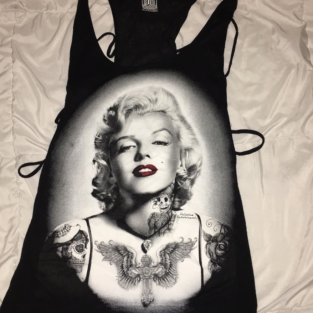 Miss Popular Marilyn Monroe Destroyed Black Tank